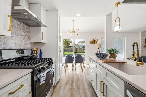 Dining room, Interior, Kitchen, Pendant Lights, Recessed Lighting, Wood Texture Flooring