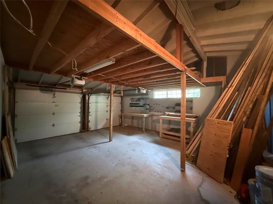 Garage, Interior, Wooden Beams