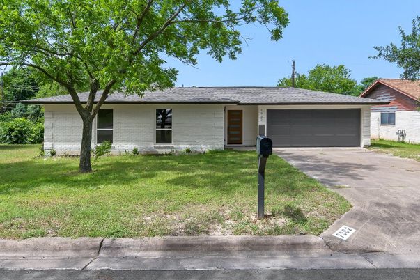 Attached, Exterior, Facade, Ranch