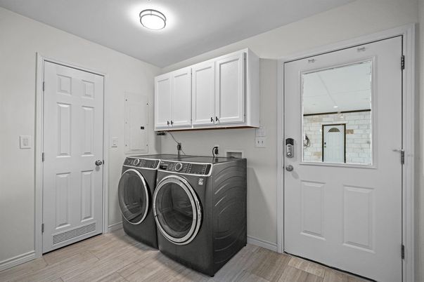 Interior, Washer, Wood Texture Flooring