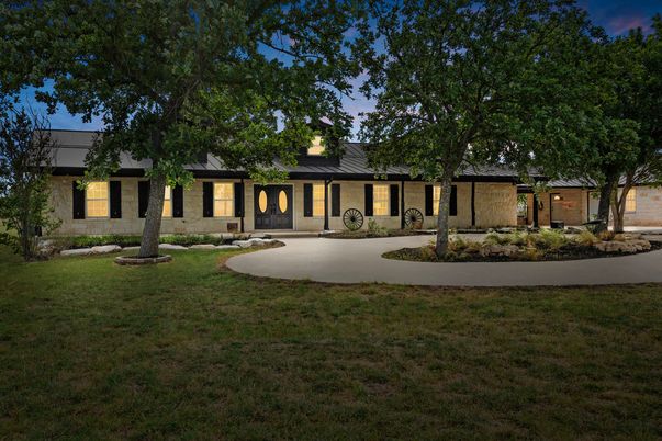 Backyard, Exterior, Facade, Ranch