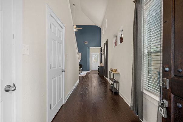 Interior, Pendant Lights, Wood Texture Flooring