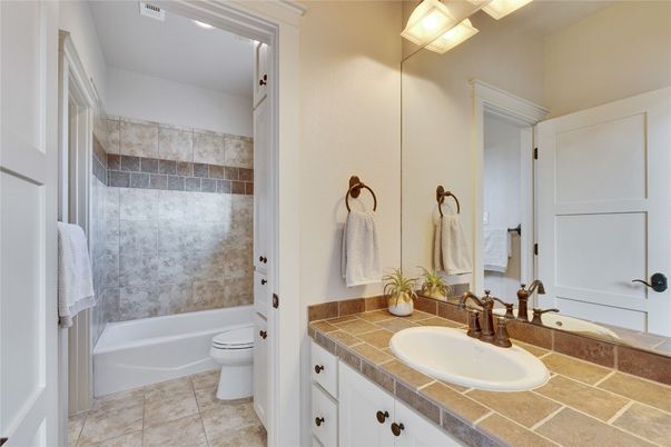 Bathroom, Interior, Tile Countertops