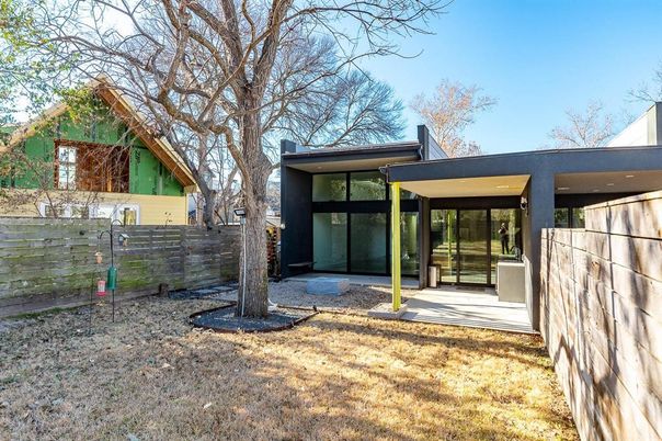 Backyard, Exterior, Facade, Modern
