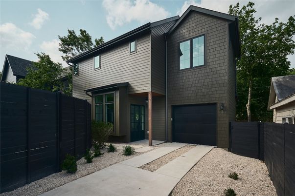 Attached, Exterior, Facade, Rowhouse