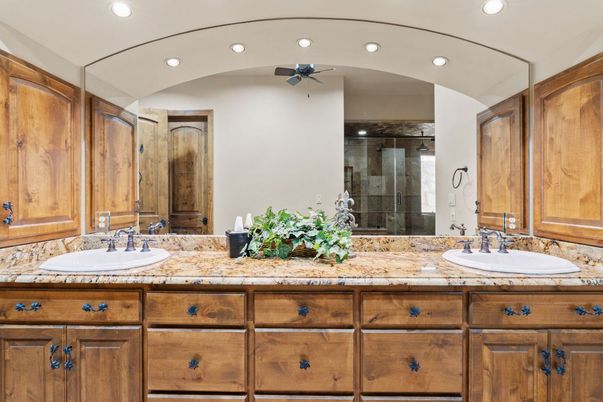 Bathroom, Dual Sink Vanities, Interior, Recessed Lighting