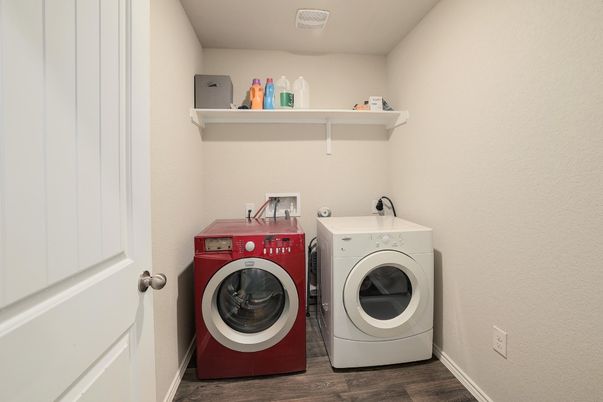 Interior, Washer, Wood Texture Flooring