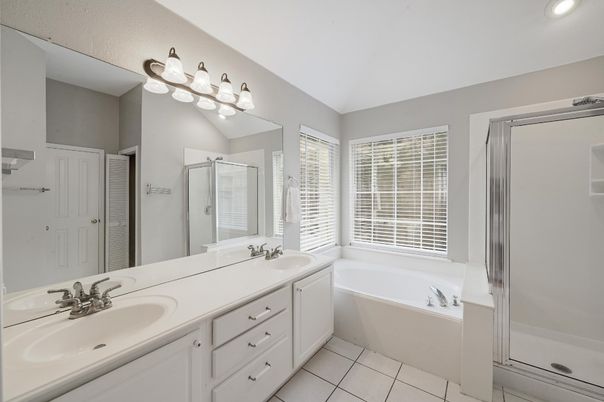 Bathroom, Dual Sink Vanities, Interior, Recessed Lighting