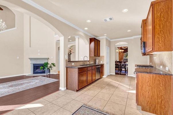 Fireplace, Interior, Kitchen, Recessed Lighting