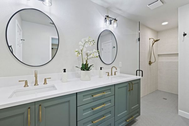 Bathroom, Dual Sink Vanities, Interior, Recessed Lighting