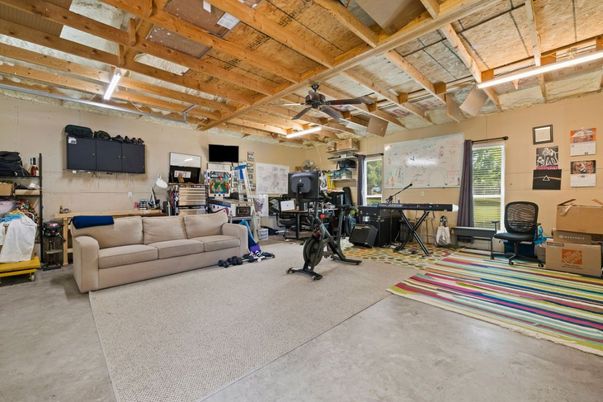 Fitness Equipment, Interior, Living room, Wooden Beams