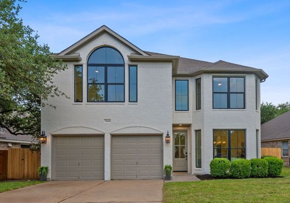 Attached, Exterior, Facade, Brick Traditional