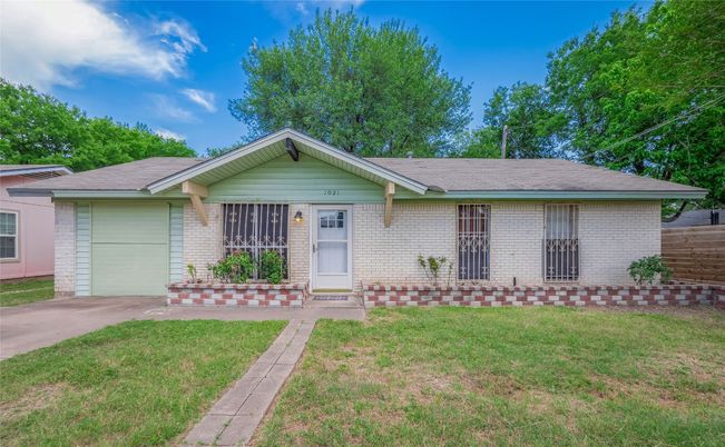 Attached, Exterior, Facade, Brick Facade, Ranch