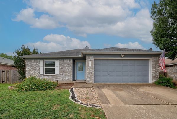 Attached, Exterior, Facade, Ranch