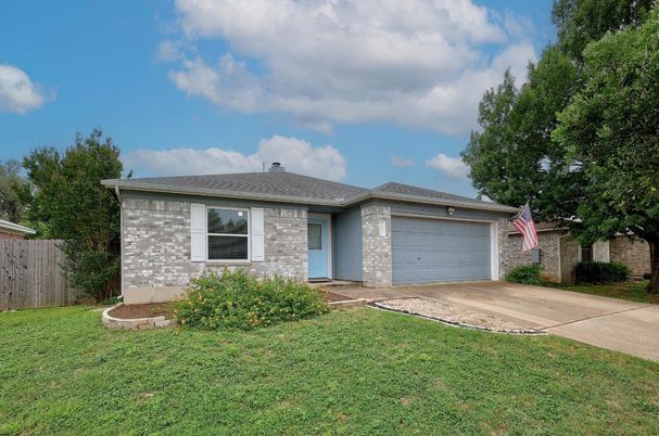 Attached, Exterior, Facade, Ranch