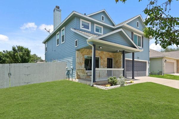 Attached, Exterior, Facade, Queen Anne Victorian