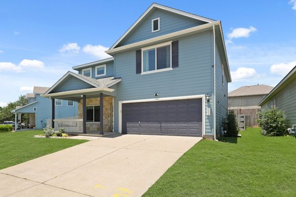 Attached, Exterior, Facade, American Craftsman