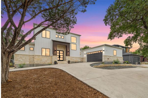 Attached, Exterior, Facade, Farmhouse