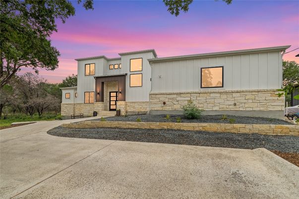 Exterior, Facade, Modern