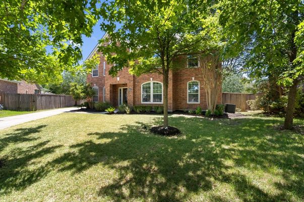 Backyard, Exterior, Facade, Brick Facade, Brick Traditional