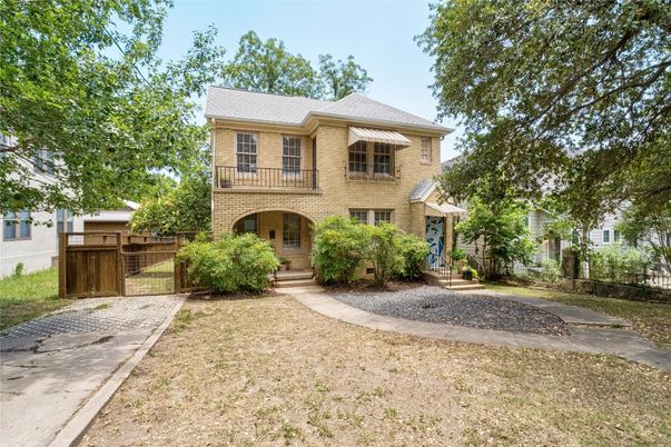 Backyard, Exterior, Facade, Brick Facade, Georgian
