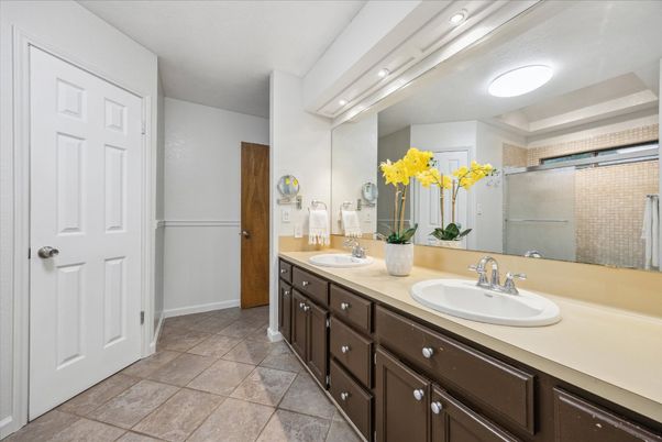 Bathroom, Dual Sink Vanities, Interior, Recessed Lighting