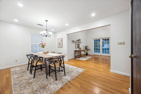 Chandelier, Dining room, Interior, Recessed Lighting, Wood Texture Flooring