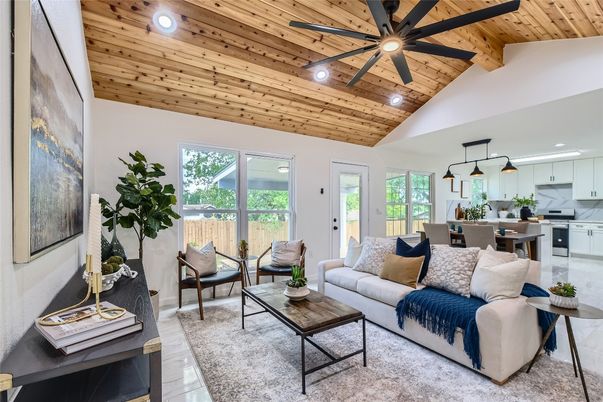Interior, Kitchen, Living room, Pendant Lights, Recessed Lighting, Wooden Beams, Wooden Ceilings