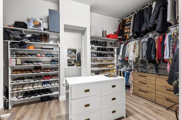 Interior, Walk-in Closets, Wood Texture Flooring