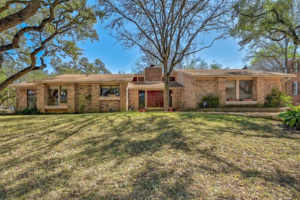Exterior, Facade, Brick Facade, Ranch