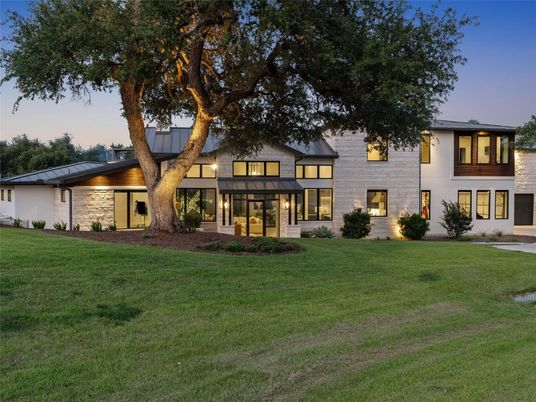 Backyard, Exterior, Facade, Farmhouse