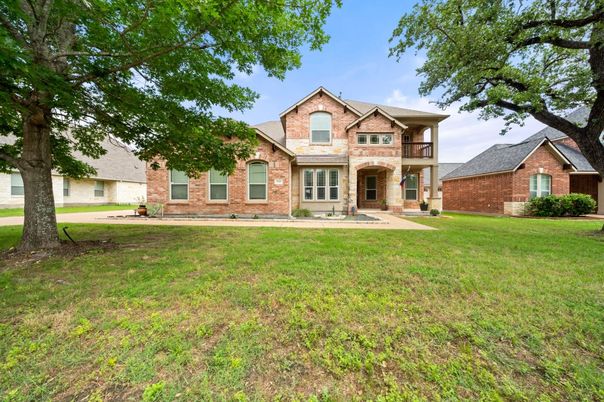 Backyard, Exterior, Facade, Brick Facade, Brick Traditional