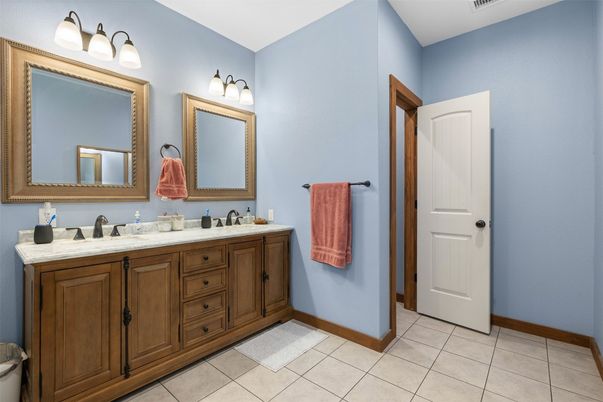 Bathroom, Dual Sink Vanities, Interior
