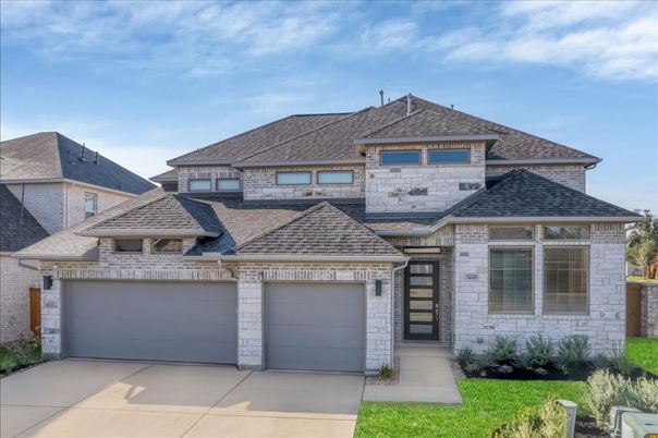 Attached, Exterior, Facade, Brick Traditional