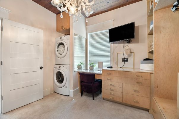 Chandelier, Home Office, Interior, Utility Closets, Washer