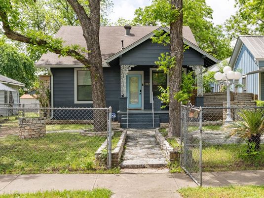 Exterior, Facade, Queen Anne Victorian