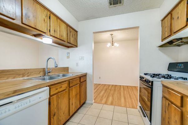 Chandelier, Interior, Kitchen, Wood Texture Flooring