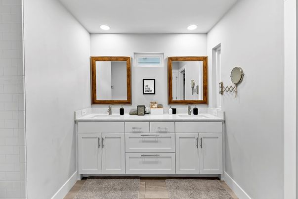 Bathroom, Dual Sink Vanities, Interior, Recessed Lighting