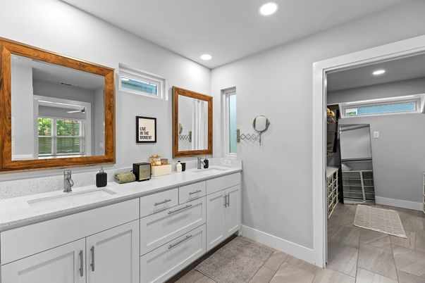 Bathroom, Dual Sink Vanities, Interior, Recessed Lighting