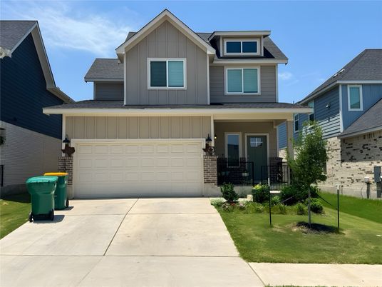 Attached, Exterior, Facade, American Craftsman