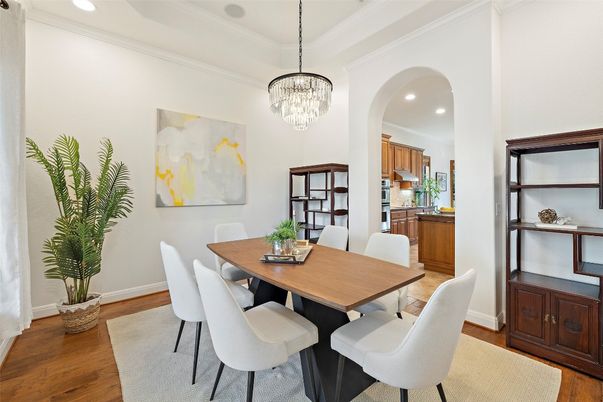 Chandelier, Dining room, Interior, Recessed Lighting, Wood Texture Flooring