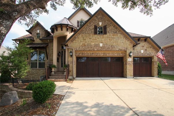 Attached, Exterior, Facade, Brick Traditional