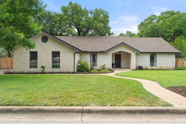 Exterior, Facade, Brick Facade, Ranch