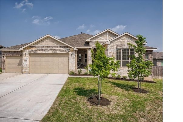 Attached, Exterior, Facade, Brick Traditional