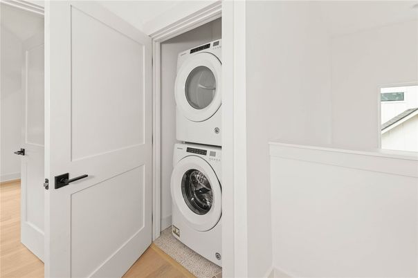 Interior, Utility Closets, Washer, Wood Texture Flooring