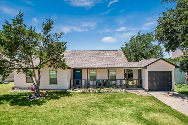 Attached, Exterior, Facade, Ranch