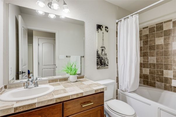 Bathroom, Interior, Tile Countertops