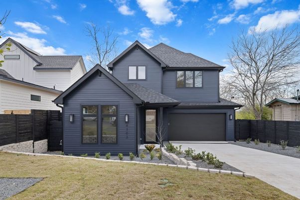 Attached, Exterior, Facade, Farmhouse