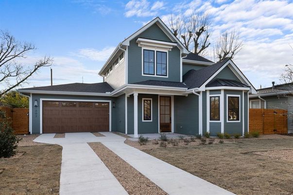 Attached, Exterior, Facade, American Craftsman