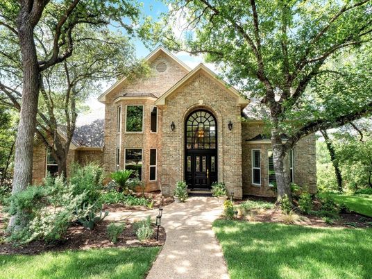 Exterior, Facade, Brick Facade, Brick Traditional